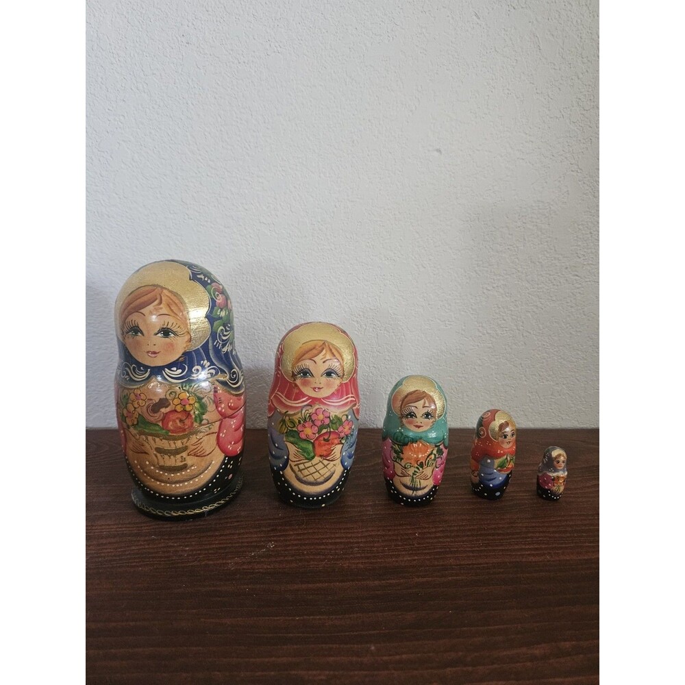 Wood Matryoshka Nesting Dolls Handpainted Story 5 Pieces 4"
